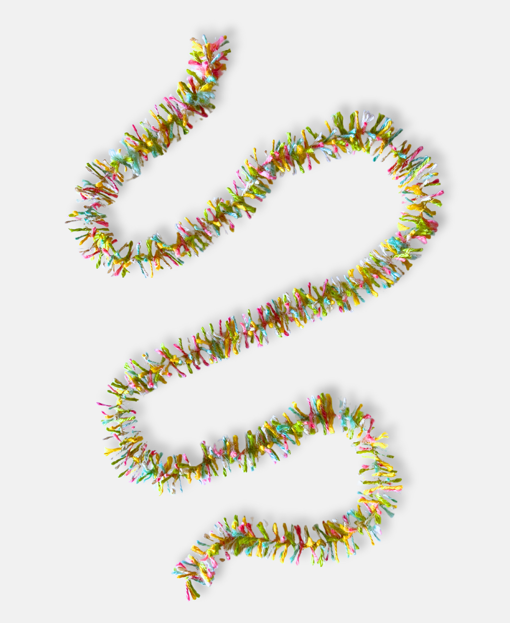 Pastel Pop Strinsel jute string tinsel on a pale grey 