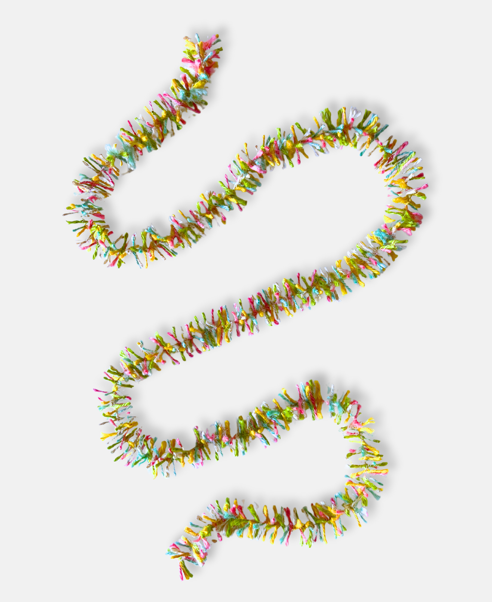Pastel Pop Strinsel jute string tinsel on a pale grey 